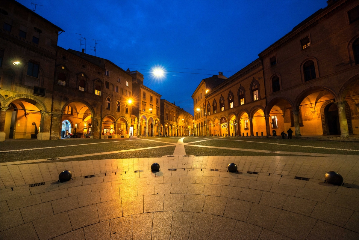 Piazza Santo Stefano ora blu - Wwikiwalter - Bologna (BO) 