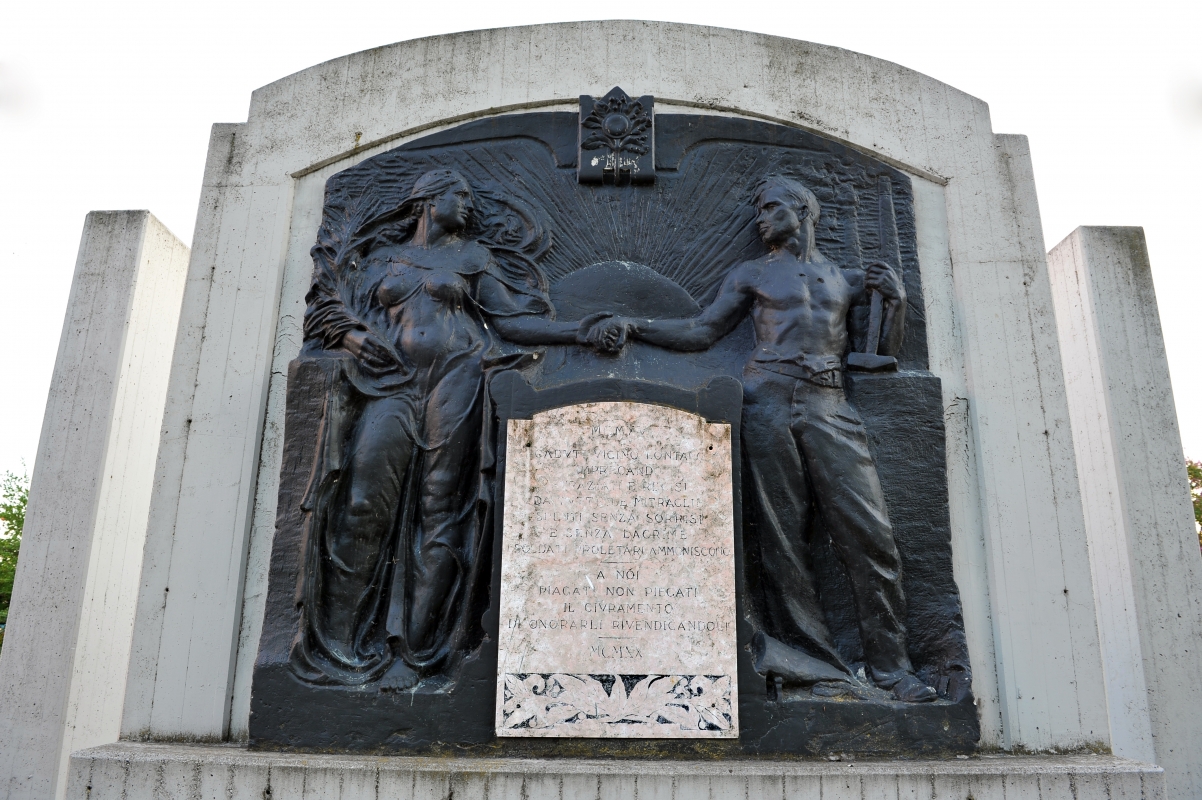 Monumento ai caduti-particolare Nord - B.elena - Novi di Modena (MO) 