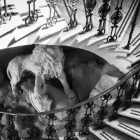 La rampa elicoidale e la statua del leone - Paolo Cortesi - Castello d'Argile (BO)