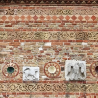 Pomposa, abbazia, atrio di mazulo del 1000-1050 ca., decori in cotto e in marmo 01 - Sailko - Codigoro (FE)