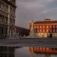 Il tramonto si specchia in piazza - Luca Nacchio - Modena (MO)