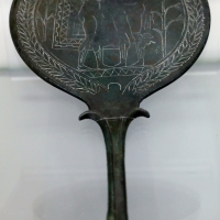 Etruria, specchio con incisioni mitologiche e manico configurato, III-II secolo ac. 02 - Sailko - Parma (PR)