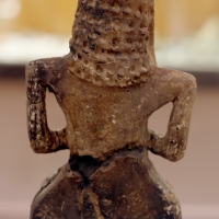 Cultura dei vasi a bocca quadrata, statuina di donna seduta, dalla tomba 3 a vicofertile, 4500-4000 ac ca. 02 - Sailko - Parma (PR)