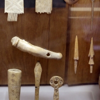 EtÃ  del bronzo medio-recente, manufatti in corno di cervo, 1550-1200 ac ca, da casaroldo di samboseto - Sailko - Parma (PR)