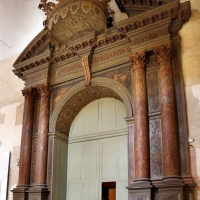 Teatro farnese, portale ligneo d'ingresso con la corona ducale - Sailko - Parma (PR)